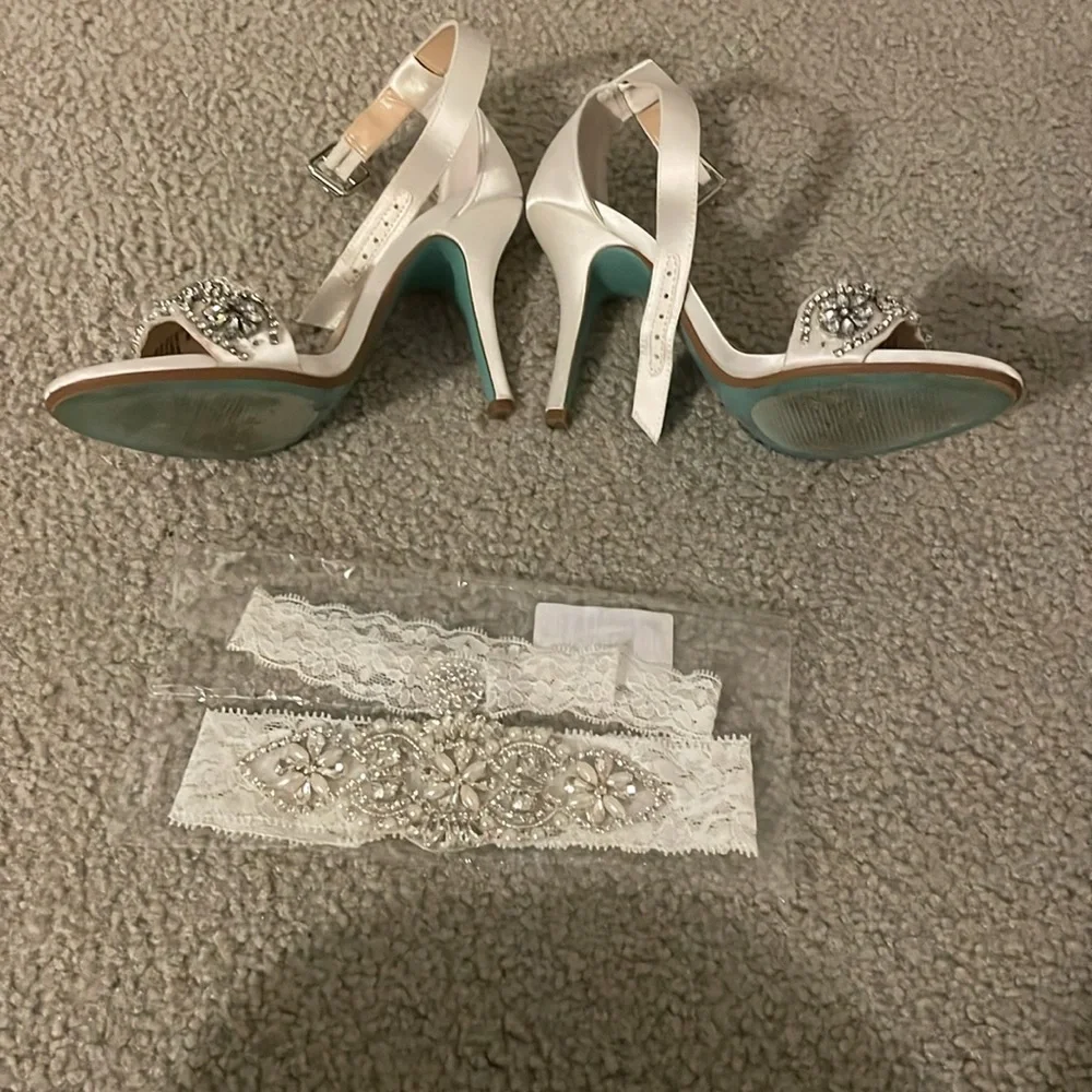 Heels - Picture 2 of 4